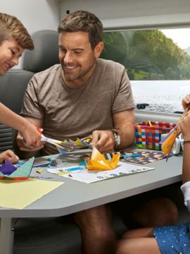 Volkswagen Utilitaires Grand California 30 ans intérieur famille