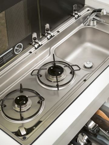 Volkswagen Utilitaires Grand California 30 ans intérieur cuisine kitchenette