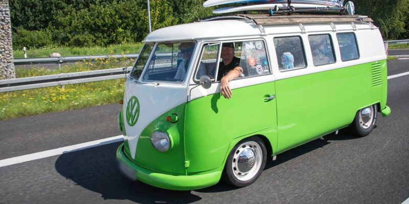 Volkswagen Utilitaires Combi Summer festival 70 ans vert fluo