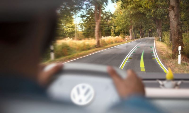 the AR-Head-Up-Display in the ID. Buzz navigates the driver without them having to take their eyes off the road