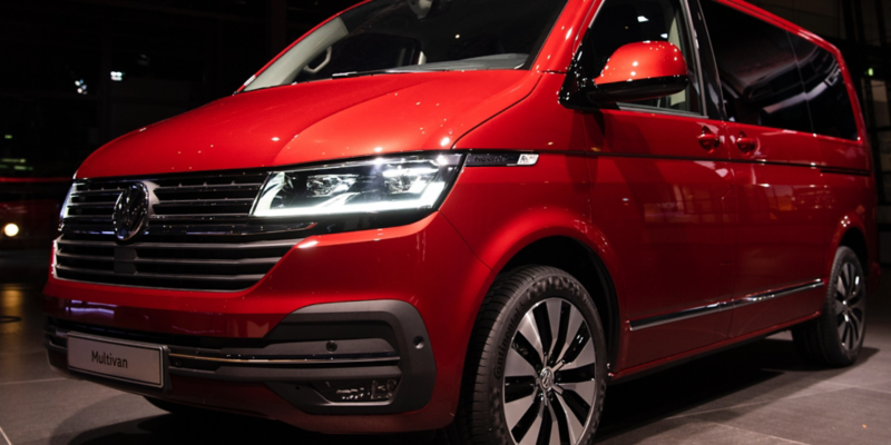 Volkswagen Utilitaires Multivan 6.1 rouge avant