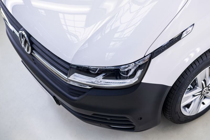 Volkswagen Utilitaires Transporter 6.1 avant phares blanc