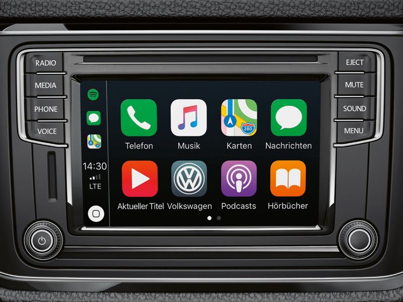 Das Radiosystem „Composition Media“ zeigt die wichtigsten Apps und Mobildienste an. 