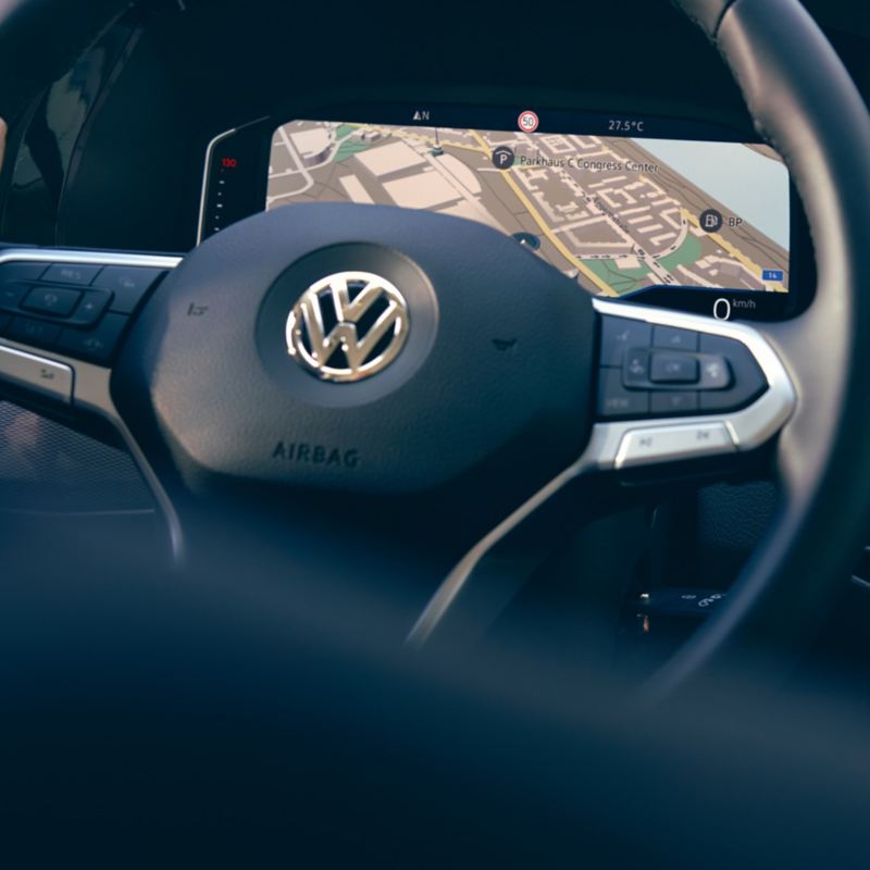 Närbild på en Volkswagen multifunktionsratt