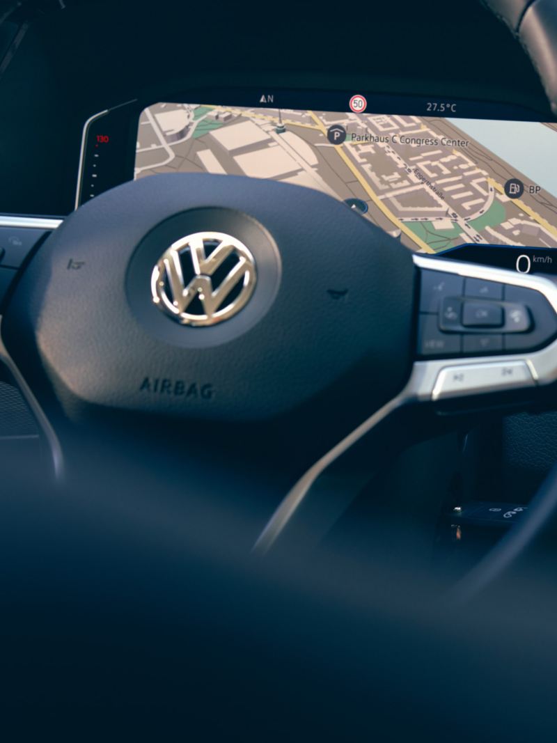Närbild på en Volkswagen multifunktionsratt