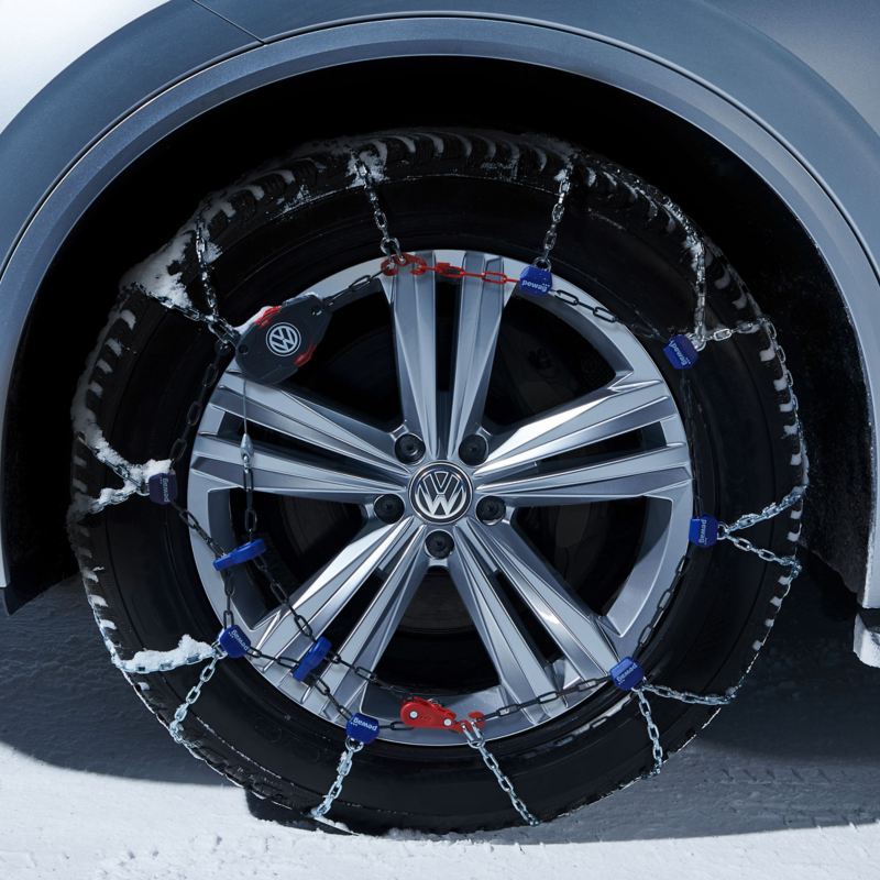 Une Volkswagen est équipée de roues complètes hiver