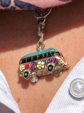 Volkswagen Utilitaires Combi Summer festival 70 ans collier combi