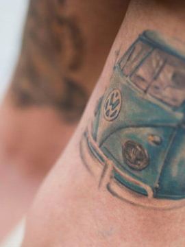 Volkswagen Utilitaires Combi Summer festival 70 ans tatouage