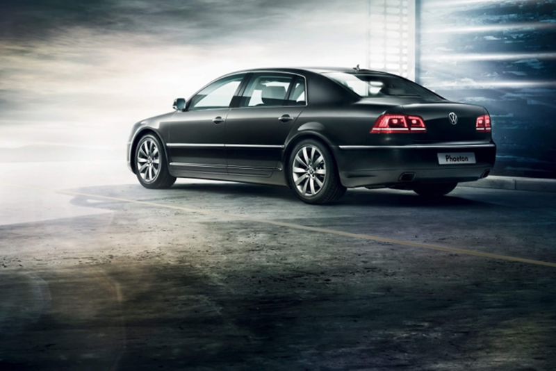 Rear view of a grey Volkswagen Phaeton.