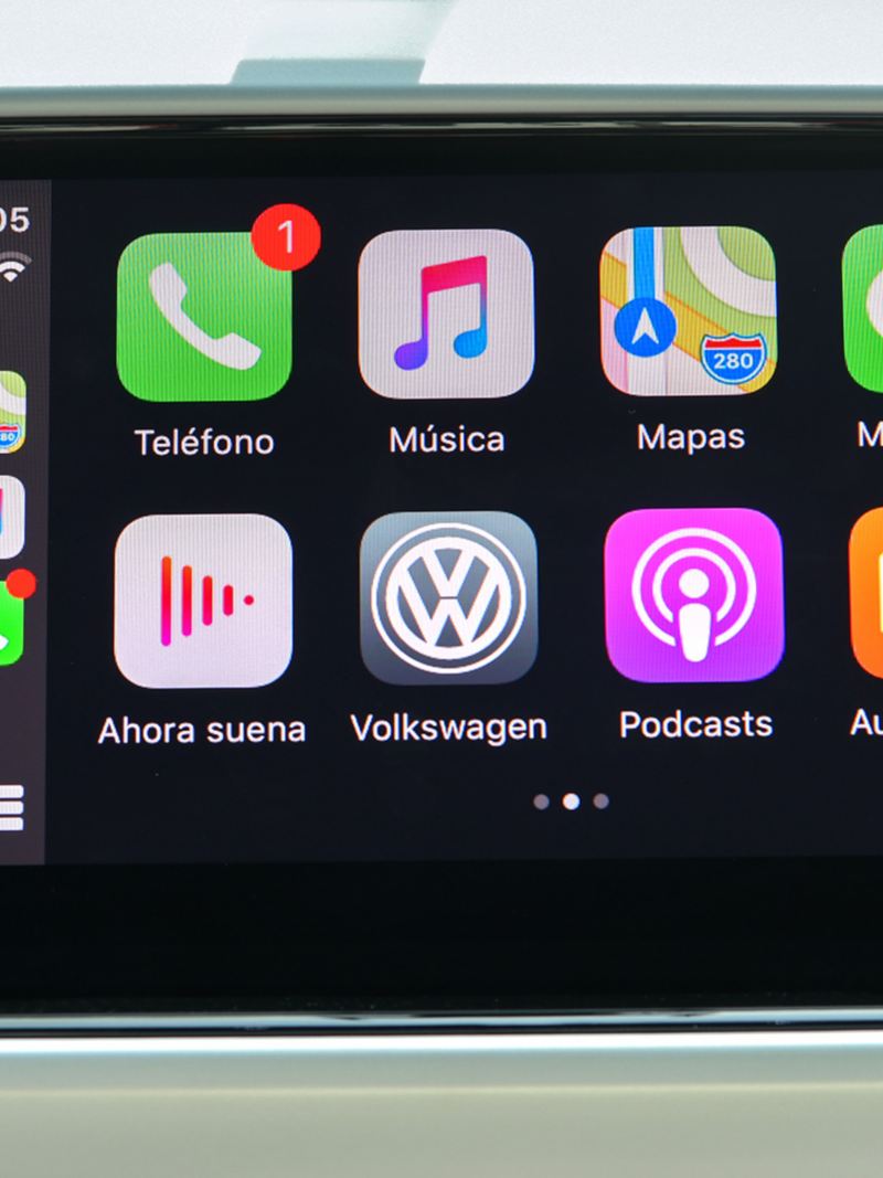 Pantalla touch a color de 8” con Volkswagen App-Connect