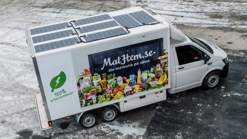 Volkswagen Transporter från Mathem med solpaneler