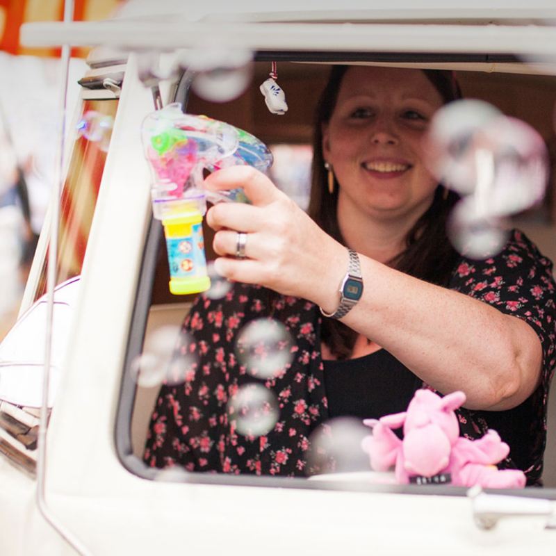 Volkswagen Utilitaires Combi Summer festival 70 ans bulles