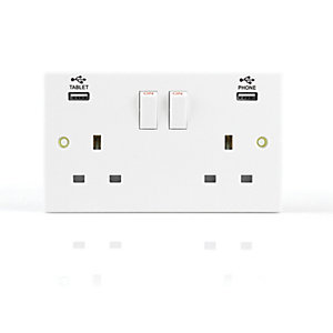 Wickes Twin Switched 13A Socket with 2 x USB Ports - White