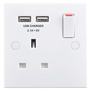 Wickes 13 Amp Single Switched Socket with 2 x USB Ports - White