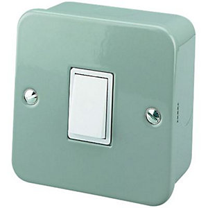 Wickes Metal Clad 1 Gang 2 Way Light Switch - Polished
