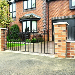 Wickes Chelsea Bow Top Steel Driveway Gate Black - 2438 x 900 mm