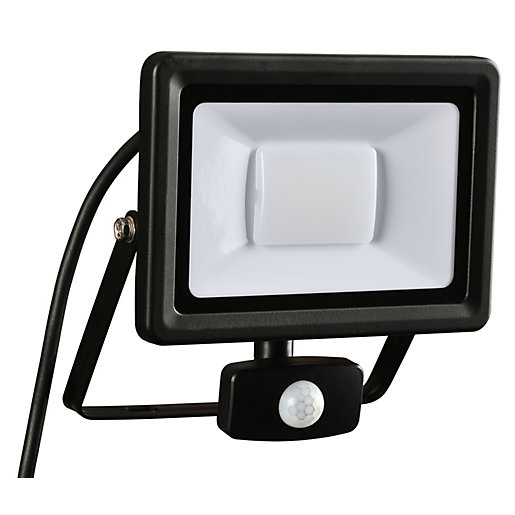 Wickes aluminium pir sensor floodlight ip44 black 30w wickes co uk