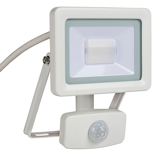 Wickes Aluminium PIR Sensor Floodlight IP44 White 10W Wickes.co.uk