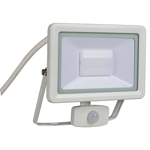 Wickes aluminium pir sensor floodlight ip44 white 30w wickes co uk