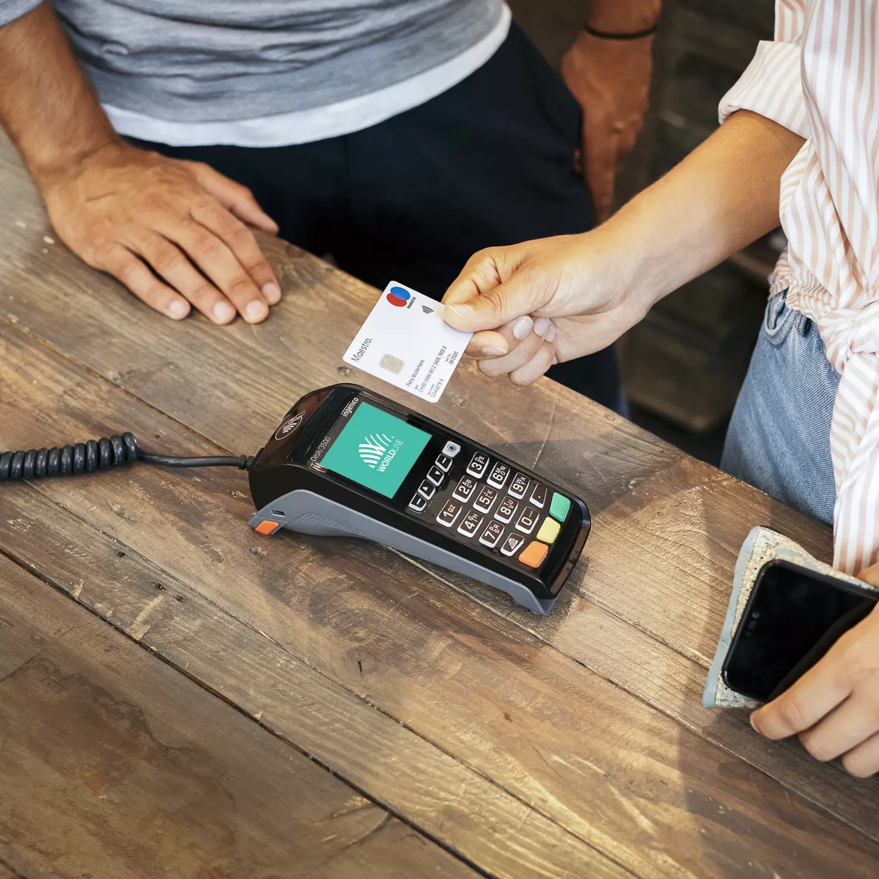 Client taps credit card on a standalone payment terminal