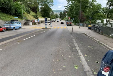Röschibachstrasse nach den Massnahmen für den Fussverkehr