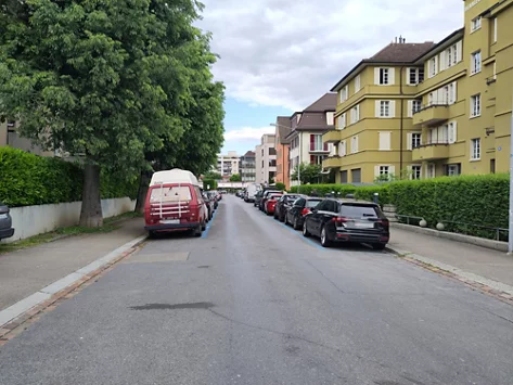 Ein Beispiel einer Strasse, an der keine Begegnungszone umgesetzt werden kann.
