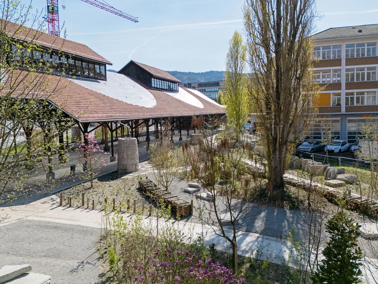 Die offene Kohlenlagerhalle wird zum Treffpunkt für das Quartier und kann als gedeckter Aufenthalts- oder Veranstaltungsort genutzt werden.