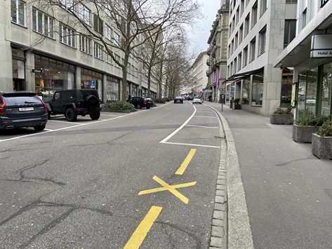 Minervastrasse vor den Velomassnahmen