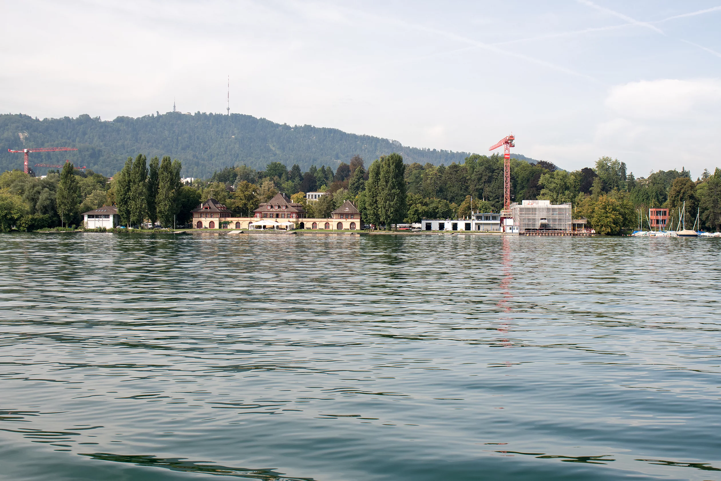 Blick auf das linke Seeufer vom Utoquai aus