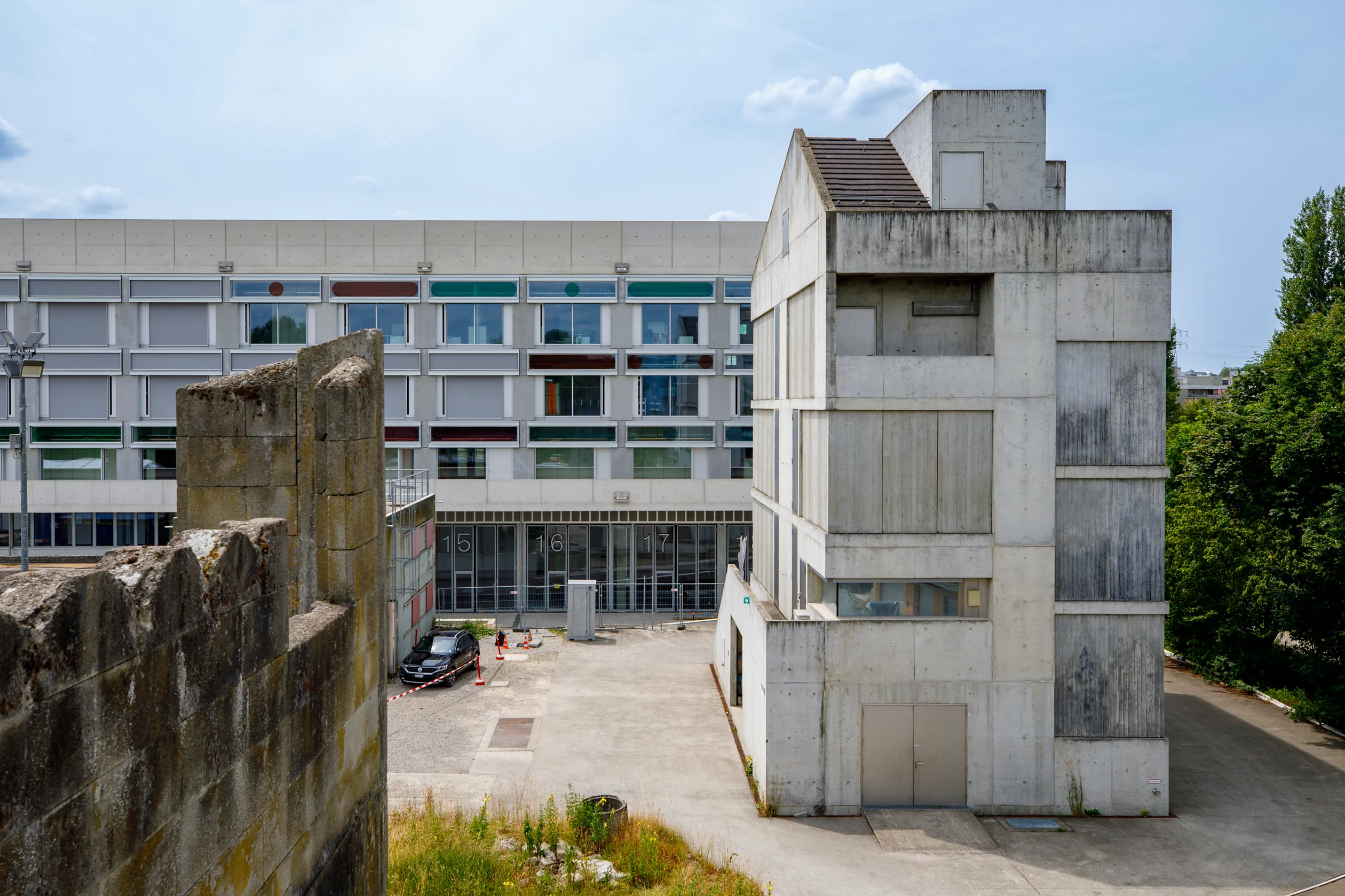 Ansicht auf die BZB-Front und das Gasbrandhaus.