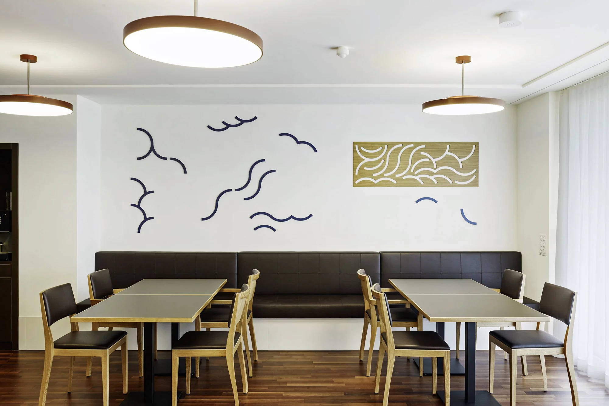 Relief auf Wand im Speisesaal