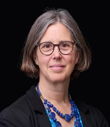 Barbara Fotsch schaut freundlich in die Kamera.