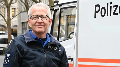 Beat Oppliger, Kommandant Stadtpolizei Zürich, schaut freundlich in die Kamera.