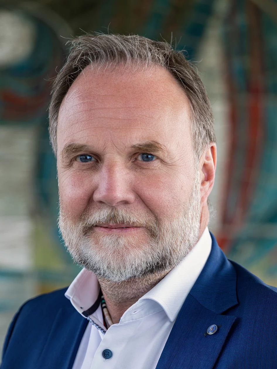 Christian Albrecht, Direktor Fachschule Viventa, schaut freundlich in die Kamera.