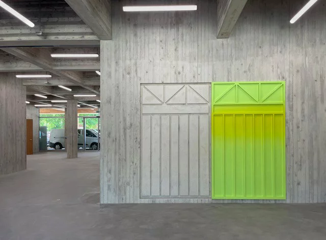 Visualisierung Betonwand mit gelb gestreiftem Rechteck als Türhälfte