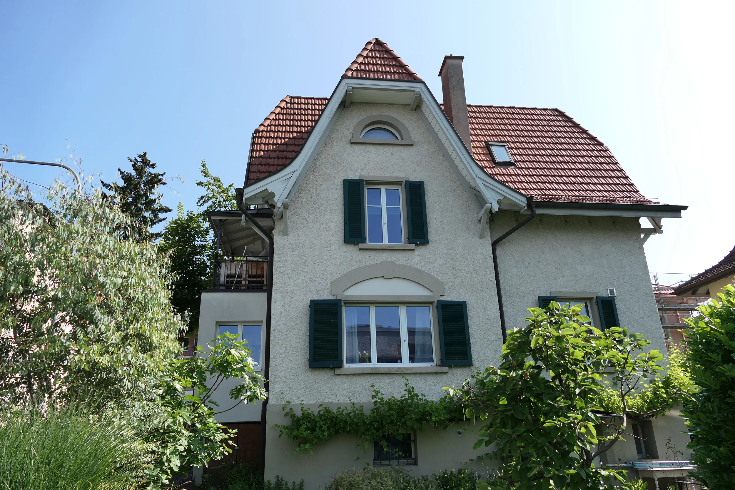 Aussenansicht des Einfamilienhauses im Kreis 11