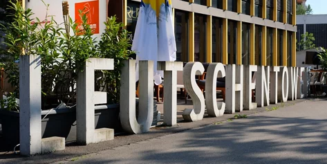 Freistehendes Schriftelement