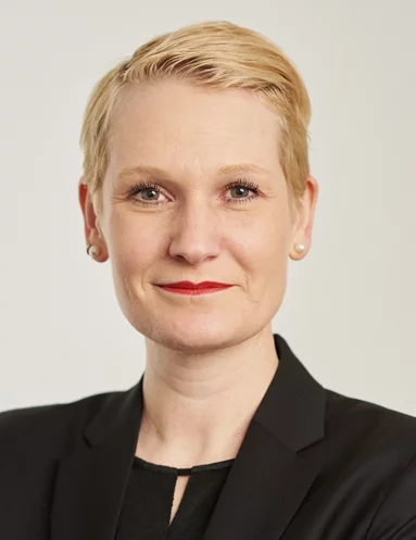 Gabriela Rothenfluh schaut freundlich in die Kamera.