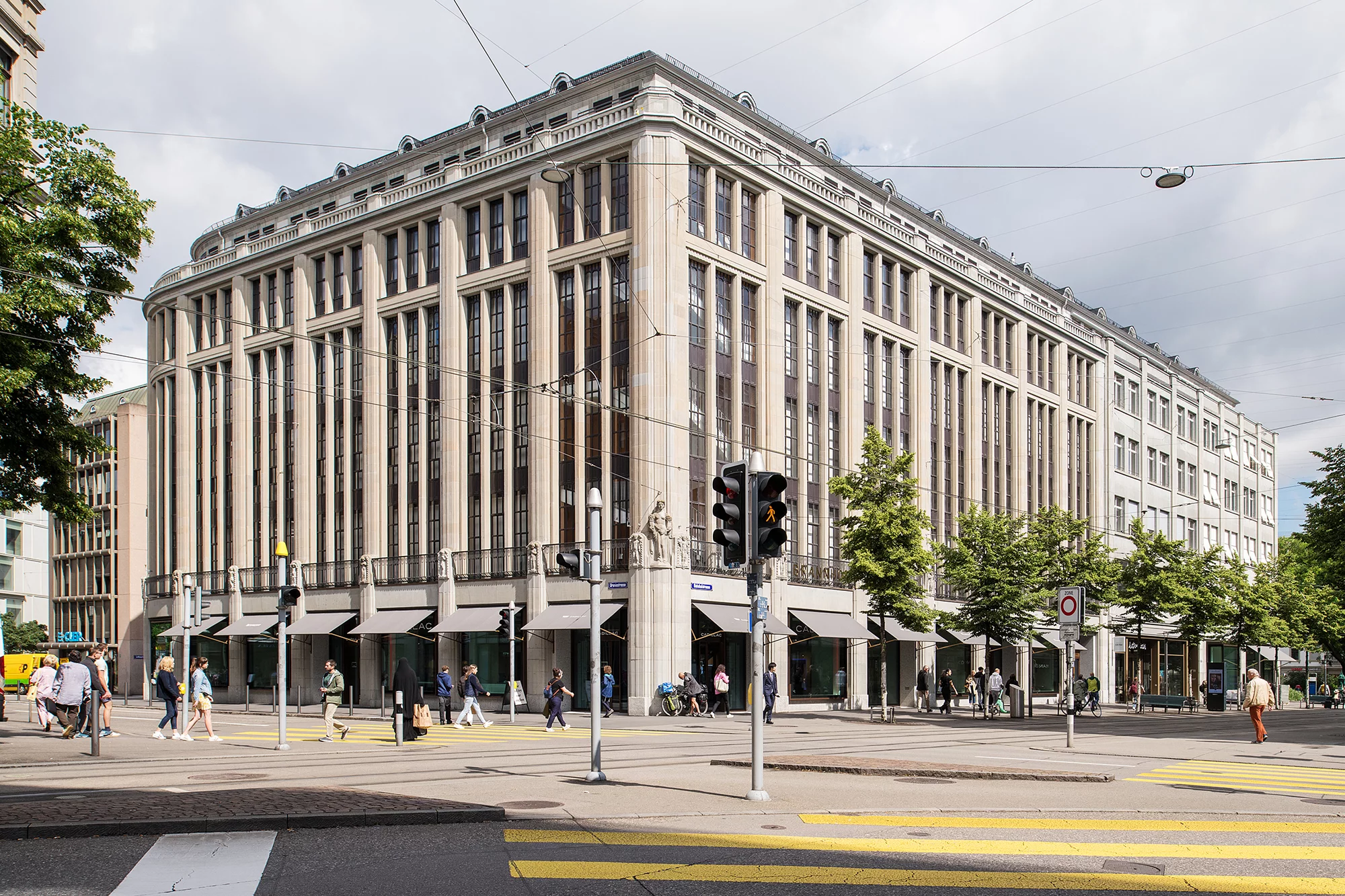 Aussenansicht Geschäftshaus Brannhof an der Bahnhofstrasse