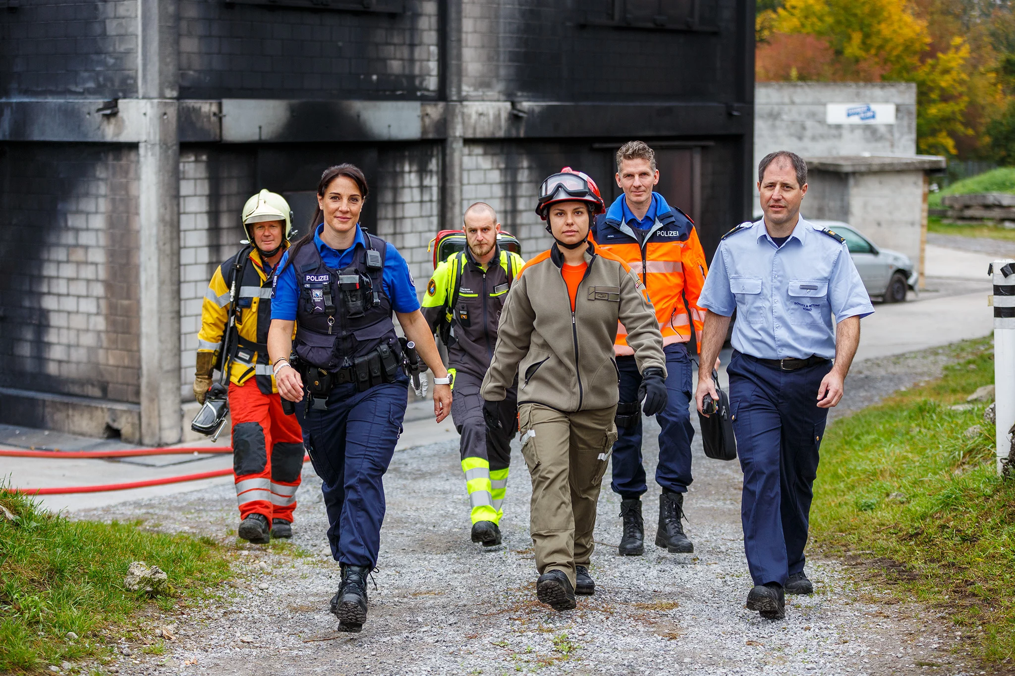 Mitarbeitende der HFRB in verschiedenen Uniformen