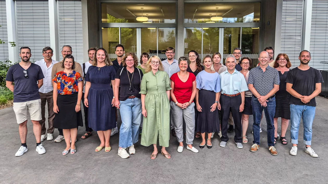 Ein Gruppenbild der Mitglieder der Kreisschulbehörde Waidberg.