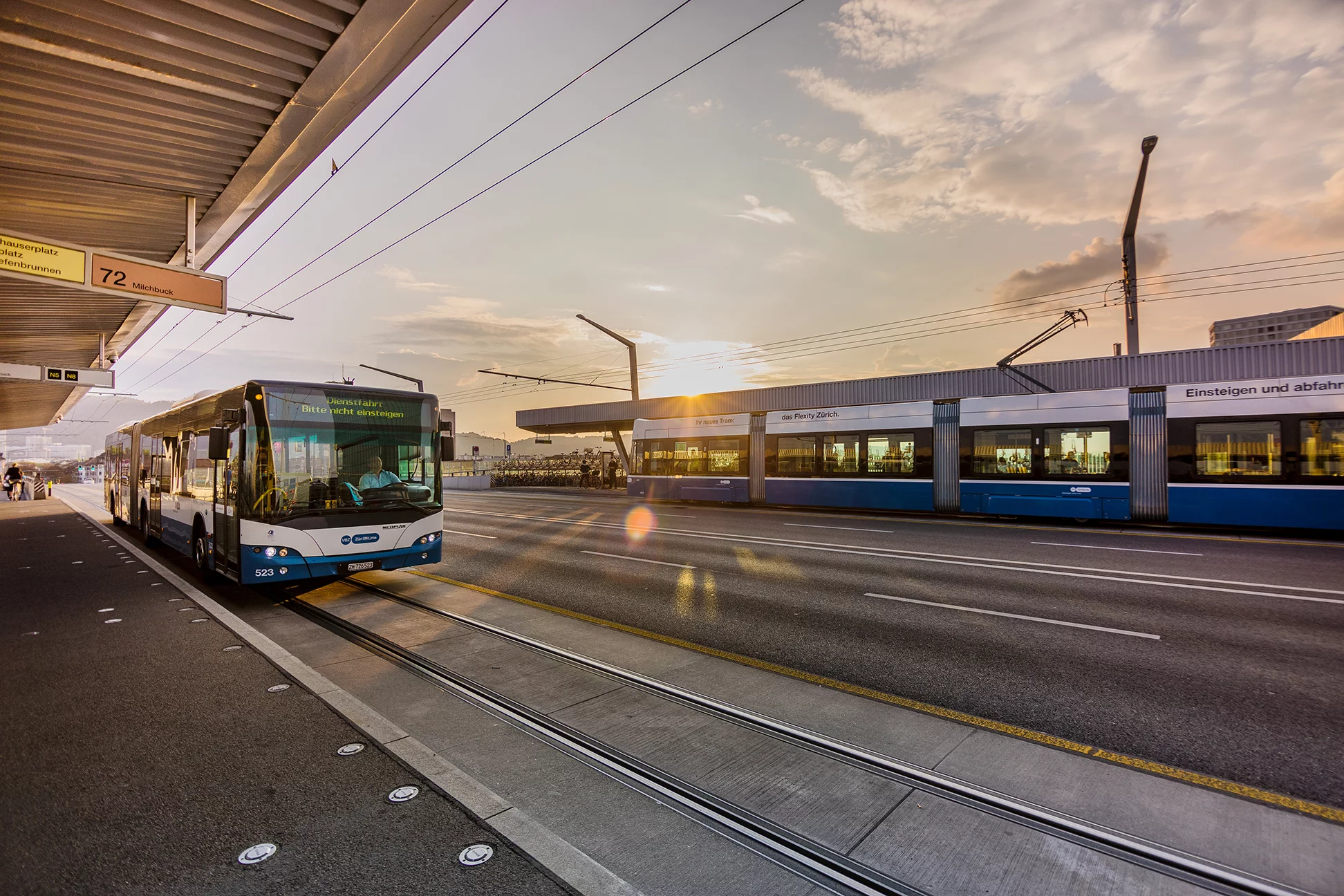 Tram und Bus auf der Hardbrücke