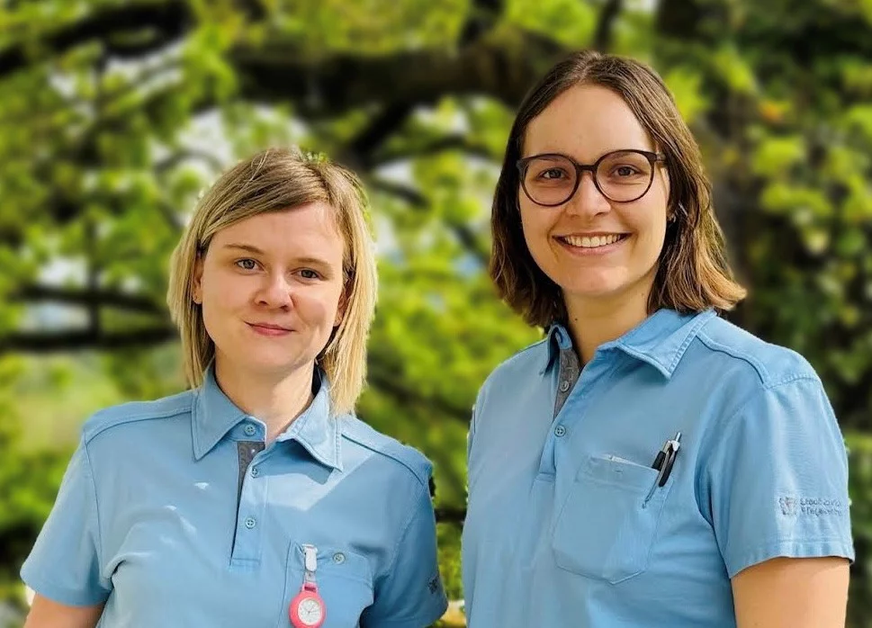 Julia Ludwig, Ergotherapeutin, und Lea Klöti, Berufsbildnerin Ergotherapie