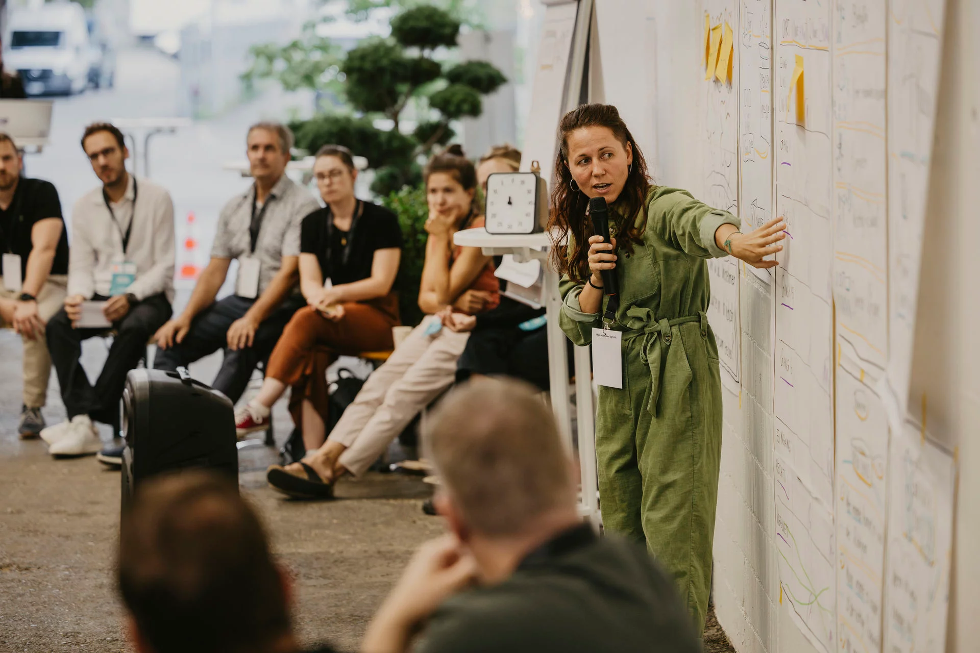 Moderation und Teilnehmende am Klimaforum im Pilotquartier