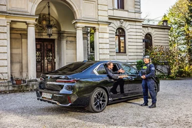 Mitarbeiter*in Konsulatsschutz