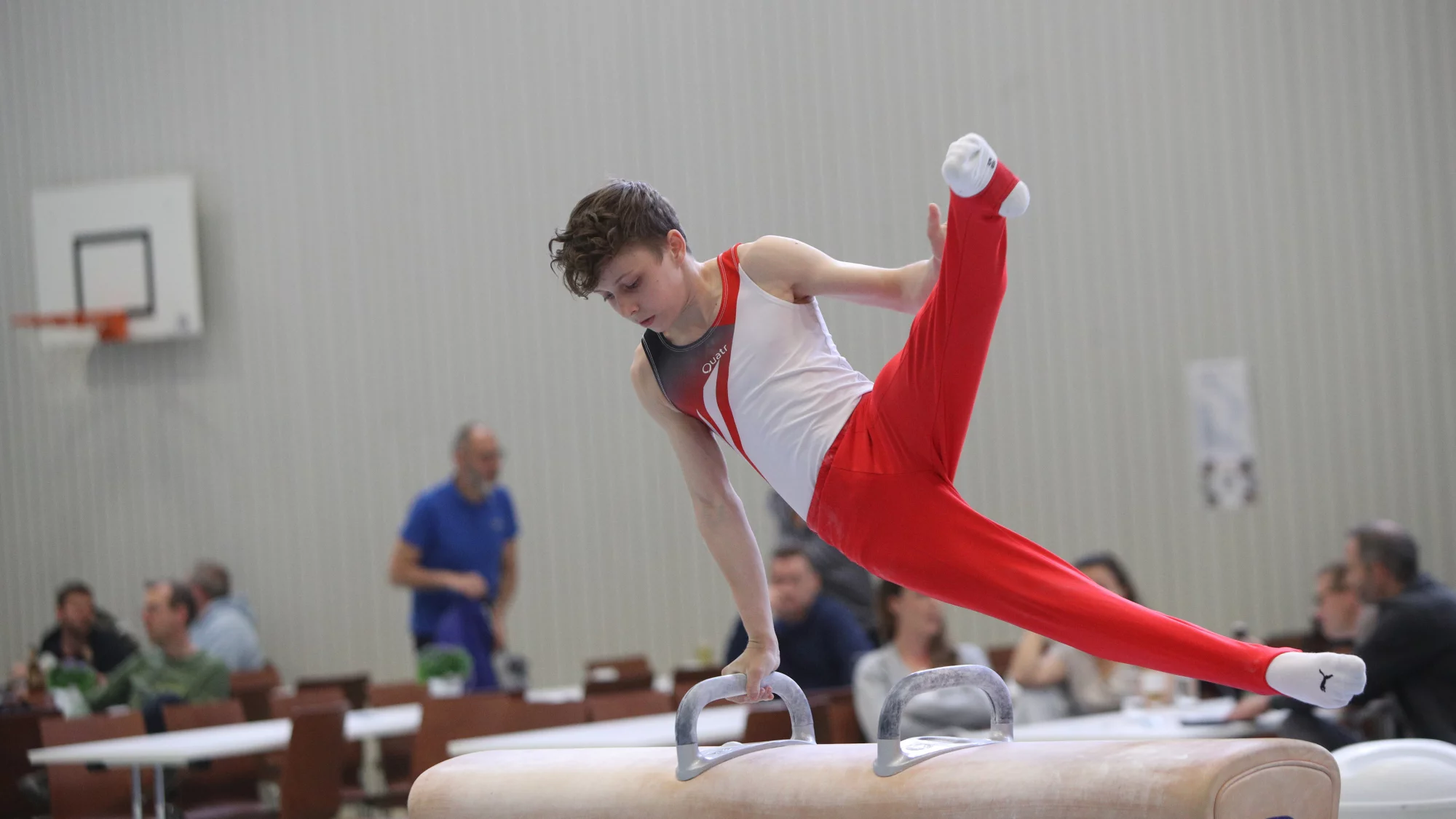 Profiturner Lars Schlatter bei den Zürcher Kunstturnertagen 2023. (Foto: Harald von Mengden)