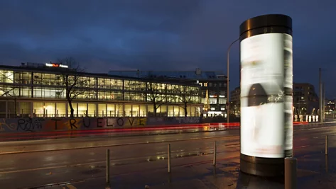 Plakat-Leuchtdrehsäule beim Lochergut