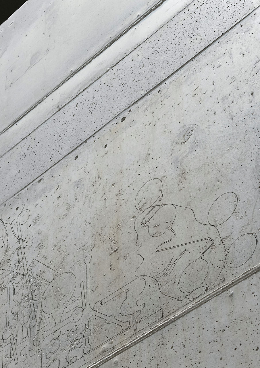 abstrakte Zeichnung aus feinen Linien auf Betonwand