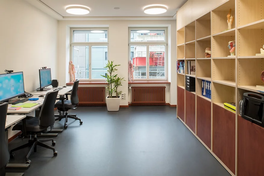 Die Mediothek dient den Studierenden für Ausbildungssequenzen.