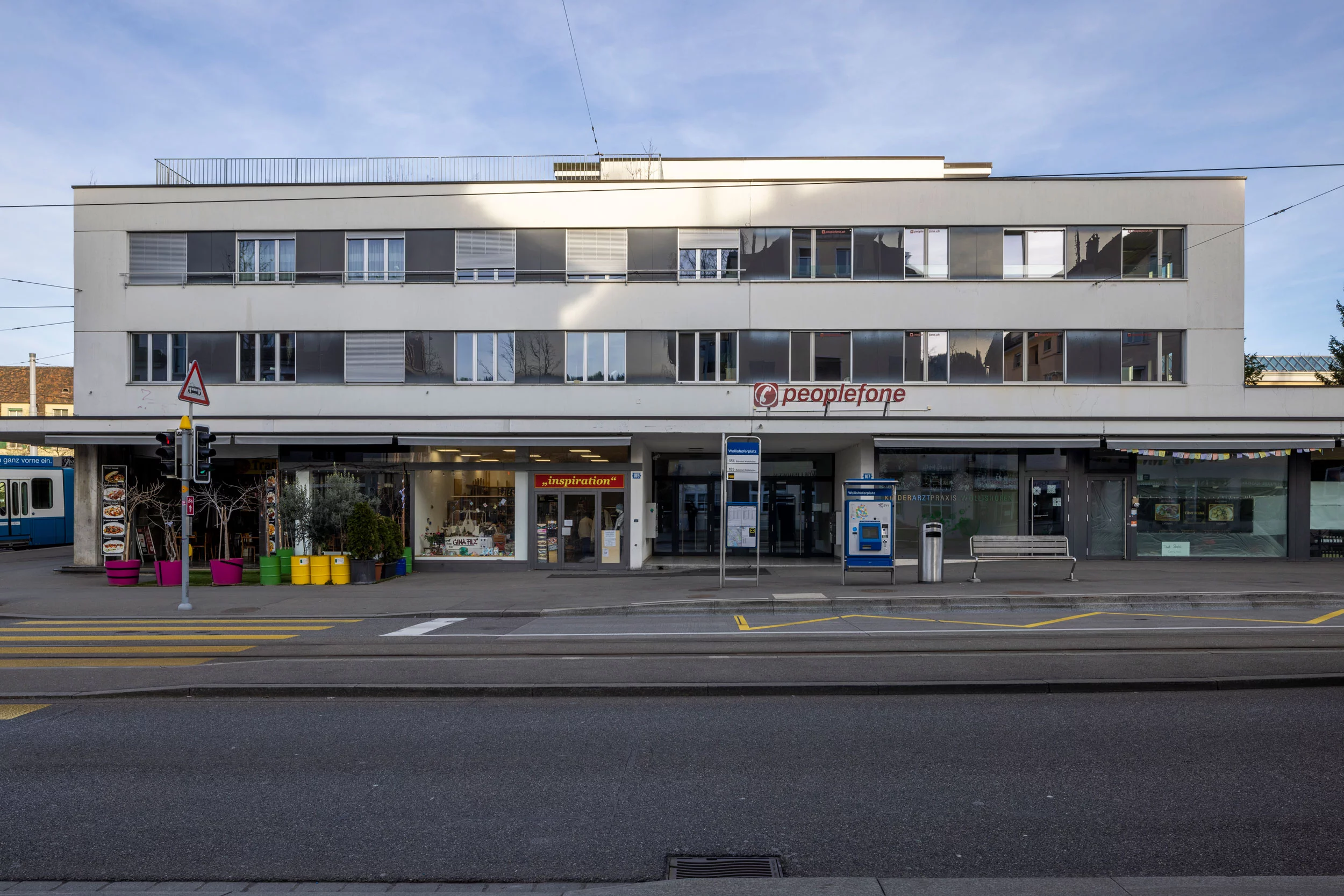 Aussenansicht des Mehrfamilienhauses im Kreis 2